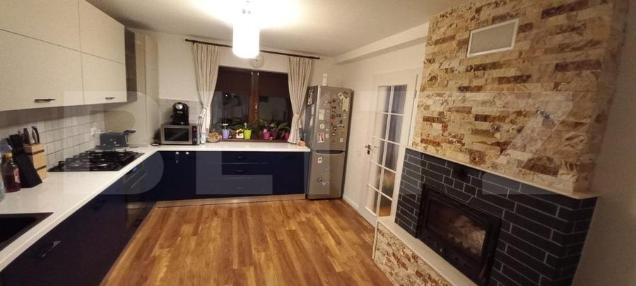 Casa 5 camere, IZVOR