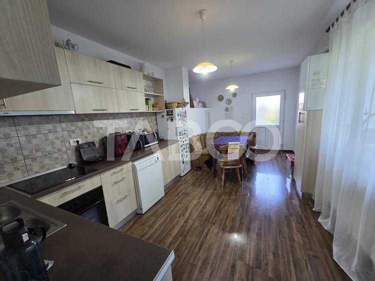 Casa de vanzare zona Negoiu 4 camere 208 mp utili si curte 550 mp