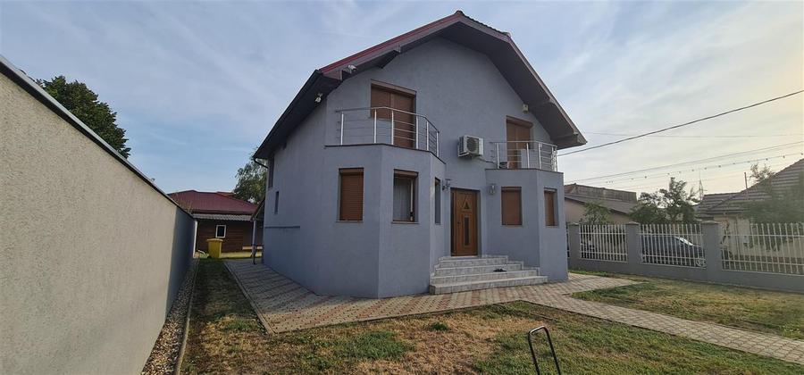 Vila P+M cu garaj inchis, in Bujac, pe colt