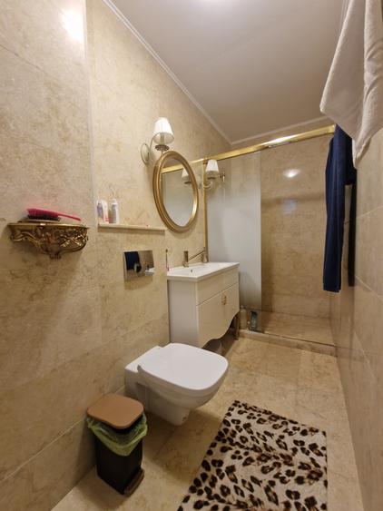 Palazu Mare - 3 camere decomandate, 2 gr sanitare, etaj 2- 160.000euro