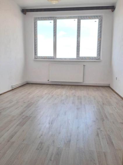 Apartament 3 camere etaj 10 pe Mihai Viteazu