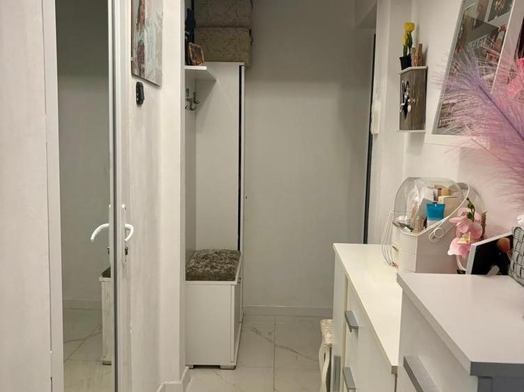 Apartament semidecomandat, Valea Roșie