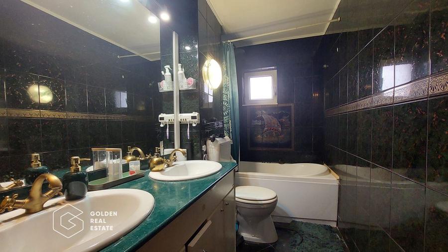 Apartament 3 camere, etaj 2, decomandat, zona Podgoria