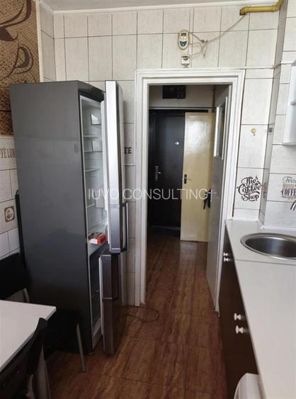 Vanzare Apartament 2 Camere Semidecomandat Piata Sudului - 2
