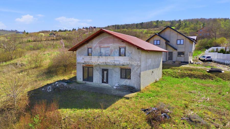 Casă la gri Intabulată de Vânzare, 5 Camere, 800mp Teren - Tomești - 2