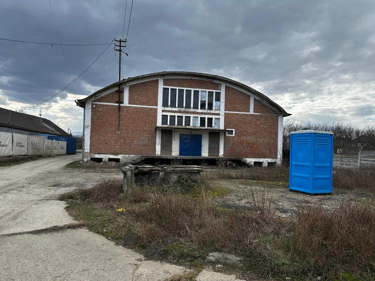 Teren intravilan 16058 mp + hale Calea Surii Mici