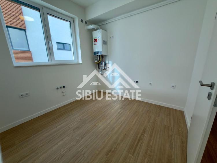 Apartament 2 camere cu balcon de 7.29 mp, aer conditionat