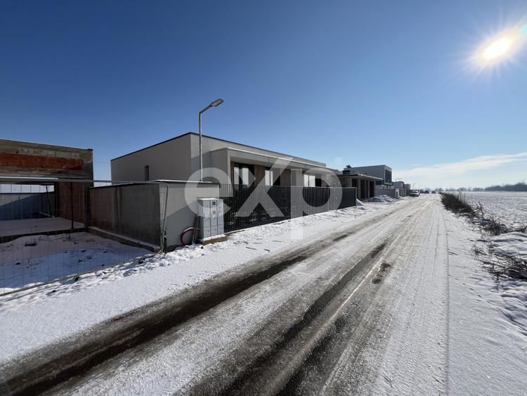 De vanzare casa parter moderna panouri pompa de caldura garaj Laguna Verde