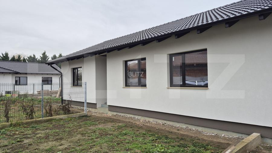 Casa cu 4 camere  semifinisata, 92 mp, teren 400 mp, in Vetis - 2