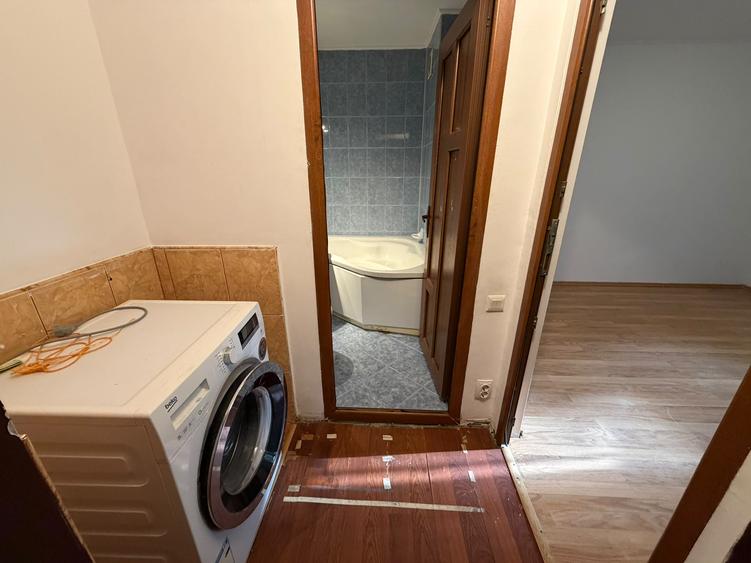 Titan 3 Camere 70 Mp Etaj 1 Bloc 1970 Caramida Reabilitat Instalatii Schimbate