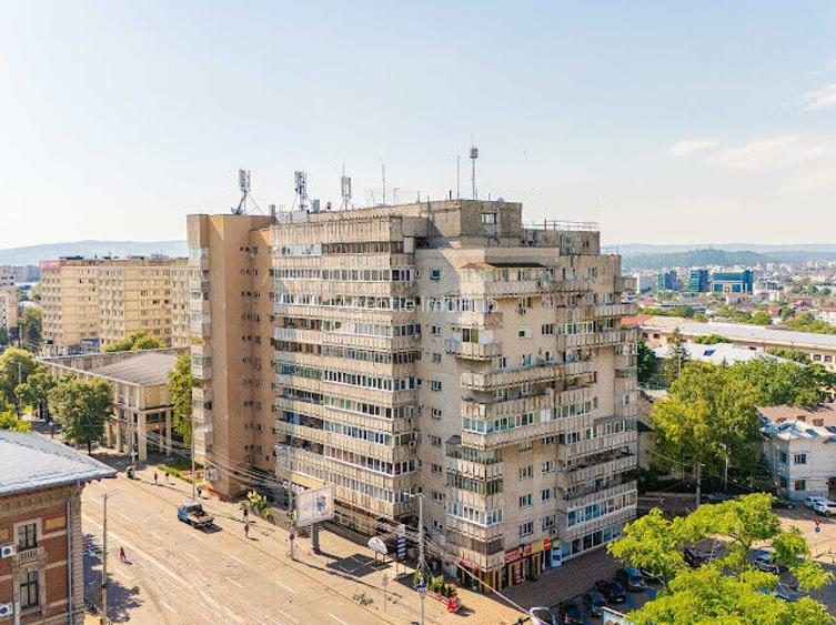 APARTAMENT  CU 3 CAMERE,  IN INIMA ORASULUI, LICEUL NATIONAL - 4