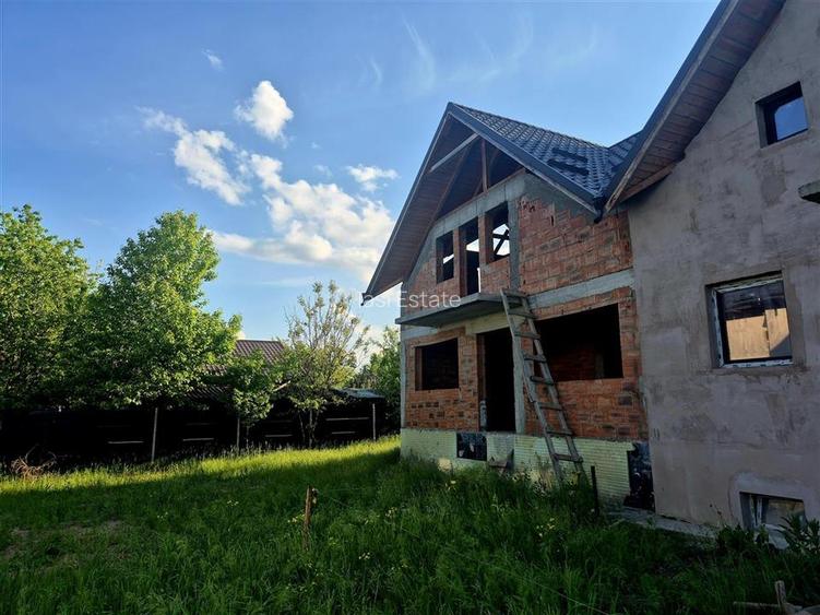 Casa de vanzare cu priveliste frumoasa - 3