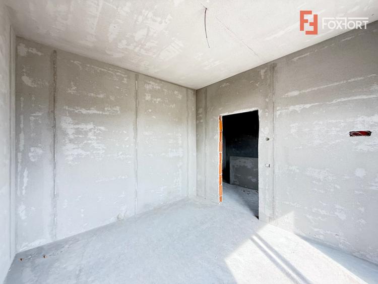 Duplex cu 4 camere de vanzare si teren de 335 mp - zona Sacalaz