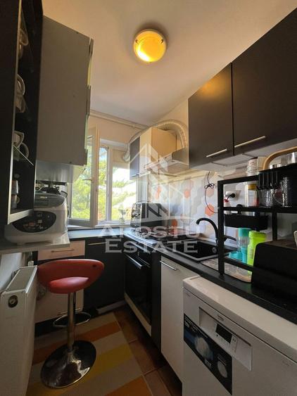 Apartament cu 4 camere, centrala proprie, zona Spitalul Judetean