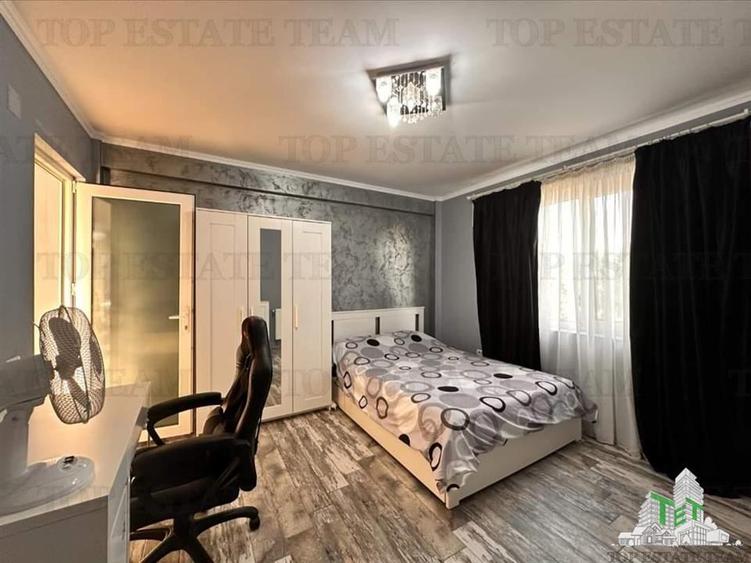 Vila moderna + casa renovata cu 2 apartamente si teren generos - Palazu Mare ,