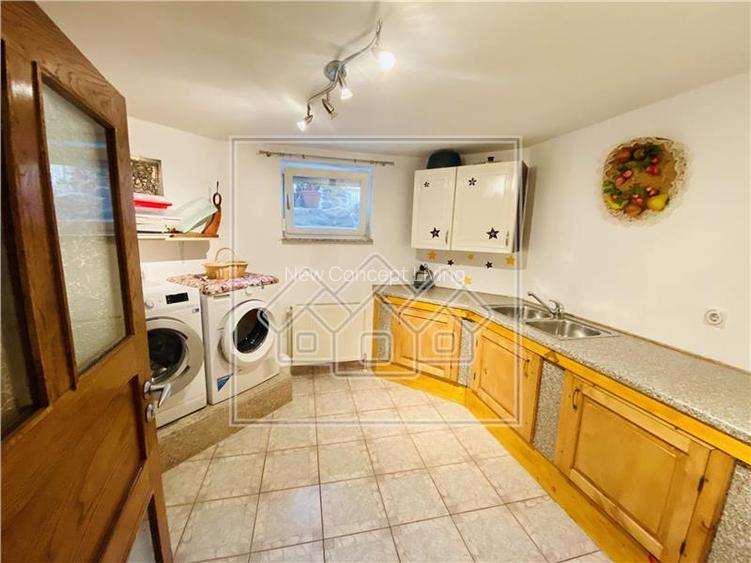 Vila individuala in Avrig - confort lux - 7 camere, 4 bai, 2 balcoane - 34