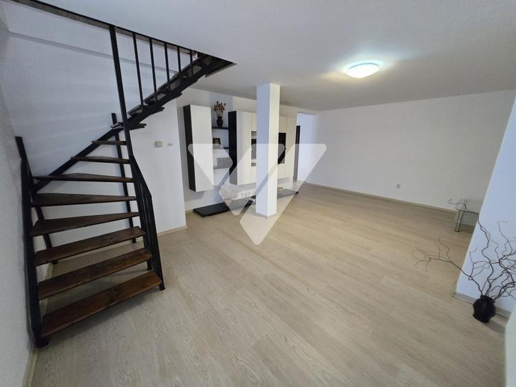 Apartament tip mansarda 3 camere de vanzare Zona Strand