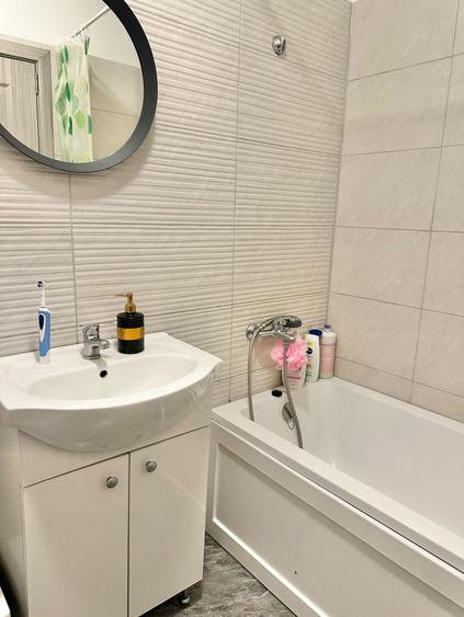 Vand Apartament 2 Camere Lux