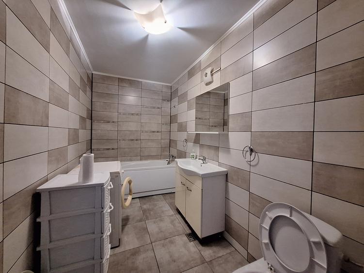 Apartament cu o camera decomandat, balcon, zona Florilor