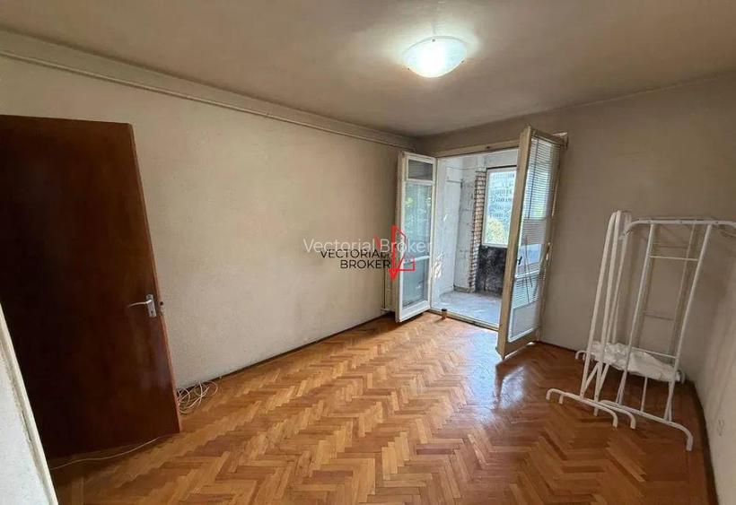 4 camere Titan Costin Georgian Metrou - 10