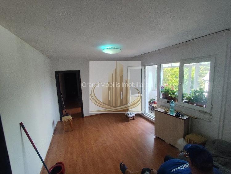 vand apartament 3 camere strada covasna Brâncoveanu