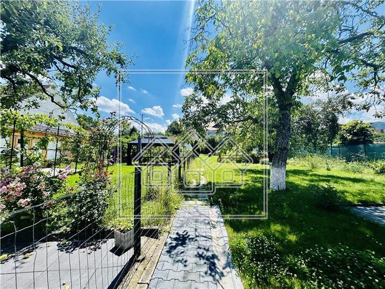 Casa cu teren mare de 1147 mp si 110 mp utili - Cisnadie