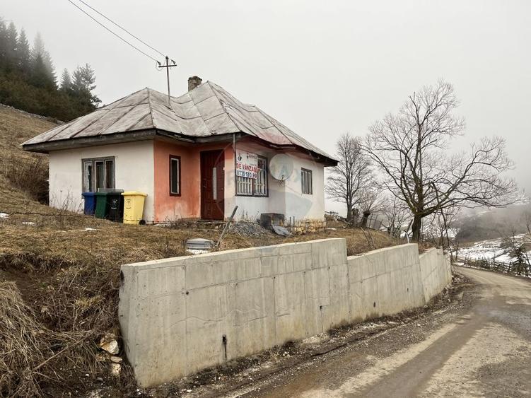 Casă + Teren Intravilan Fundata | Vedere Panoramică | Apă, curent