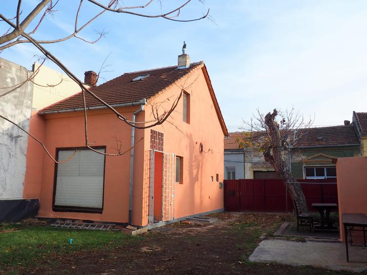 Casa de vanzare in zona Iosefin -Mangalia (curte+gradina)
