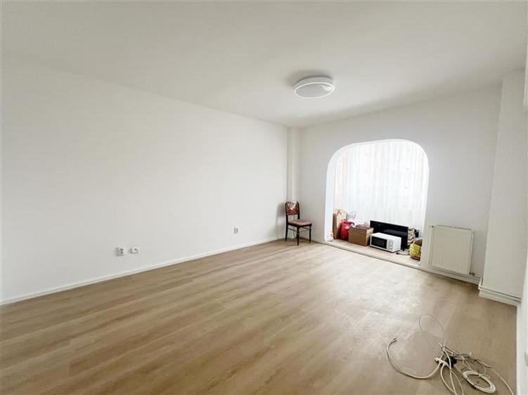 Apartament 2 camere decomandat etajul 1 zona Onix