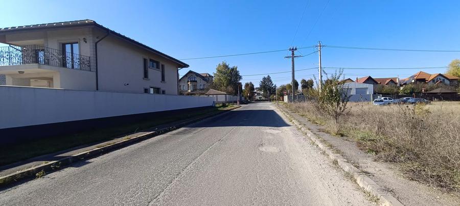 Teren intre case in zona centrala din Harman