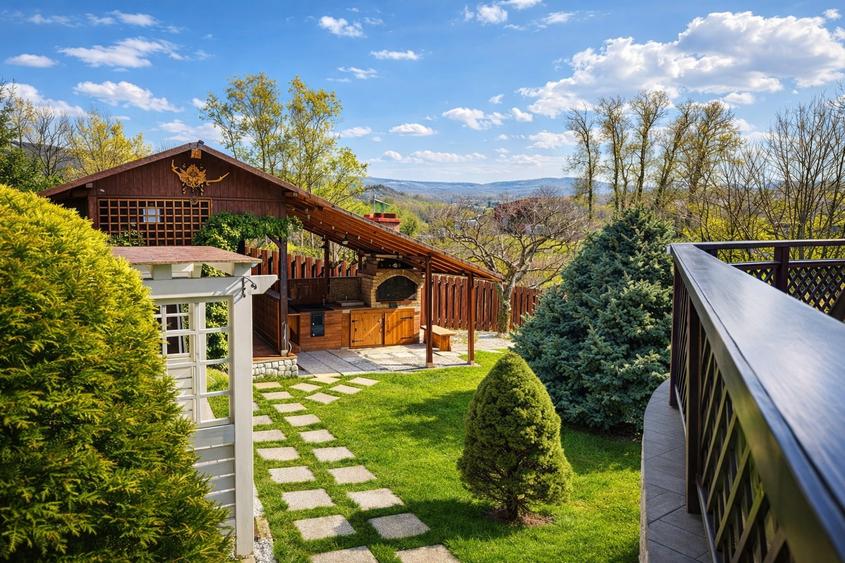 Vilă elegantă, 7 camere, cu sală de fitness și saună — Bucium, Iași
