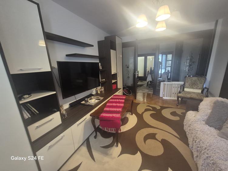 Apartament modern cu 3 camere de închiriat – Zona Mihai Eminescu