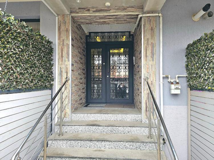 Inchiriere 2 camere decomandate cu centrală proprie, AC – metrou Laminorului