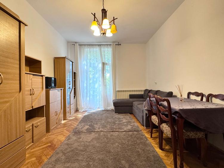 COPOU, langa Universitate, apartament 2 camere, spatios, decomandat, etaj 1
