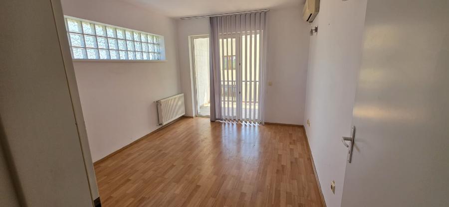 Vilă Premium cu 6 Dormitoare de Vânzare în Floreasca-Stradă Privată & Grădină