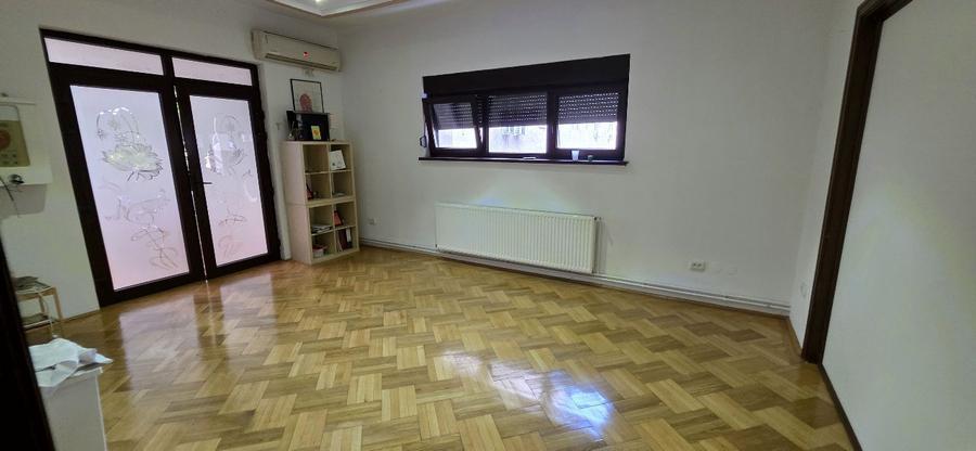 Dacia apartament 4 camere nemobilate de inchiriat