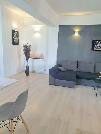 Luxury Villa Apartment in Central Constanța: 3 Rooms, 2 Baths, Parking