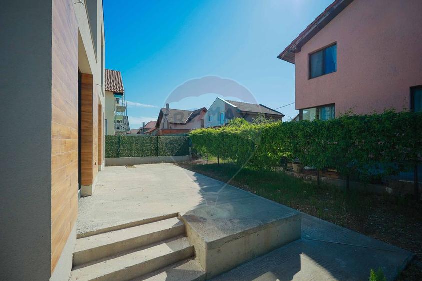 Casă / Vilă cu 5 camere de vânzare în zona Calea Clujului