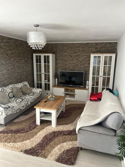 Casă spațioasă 180 mp, teren 600 mp, zona Pielesti