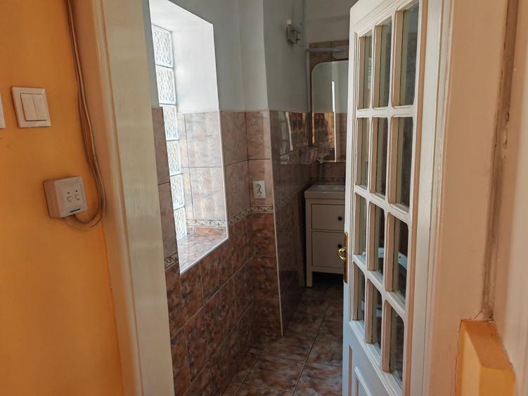 Apartament 3 camere liber la vanzare zona Piata Sfatului