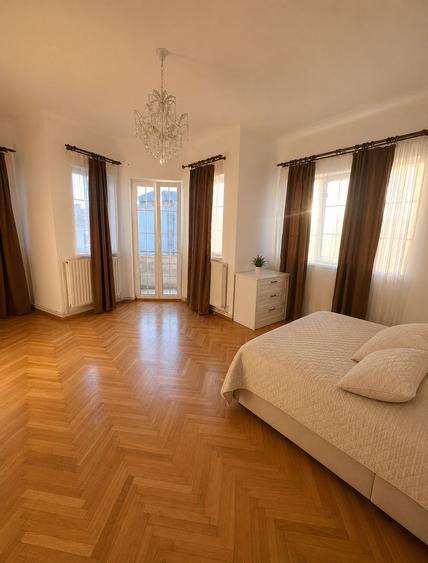 Apartament cu personalitate în inima istorică a municipiului Constanța.