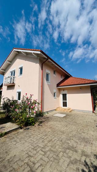 Vila Individuala Laguna Albastra | Bucatarie complet mobilata | Teren 600mp