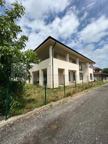 Casa individuala 270 mp, teren 508 mp, zona Carpati 2