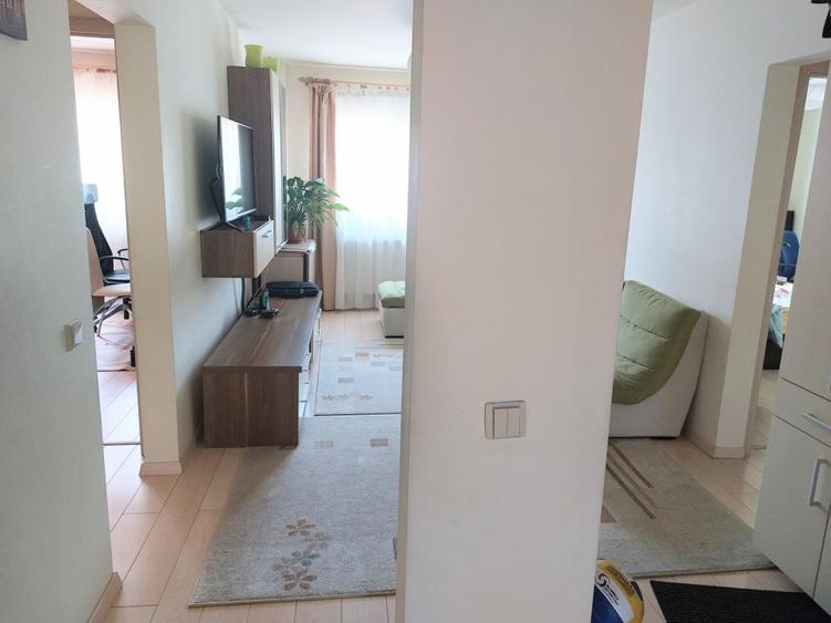 Persoană fizică vând apartament 4 camere în Plopilor
