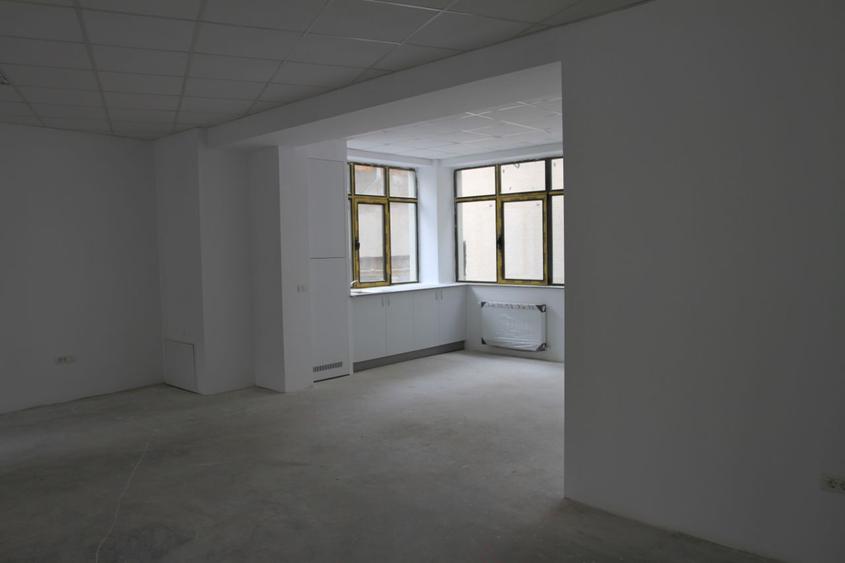 Piata Amzei, birou de dimensiuni medii-open space