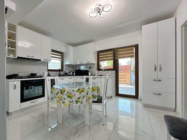 Casă spațioasă cu 4 camere, în complex rezidențial – Halchiu, Brașov