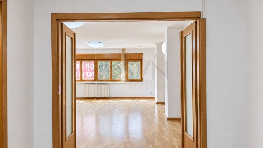 REA1029796 Apartament 5 camere de închiriat Aviatorilor, decomandat, 2 terase,