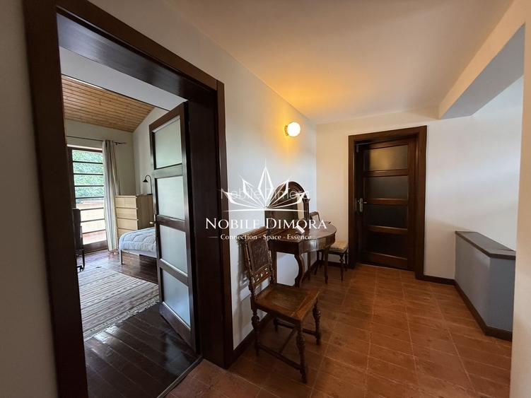 Casa unica in Timisoara: 5 camere - 3 bai - 2 garaje - 950 mp de teren - 24