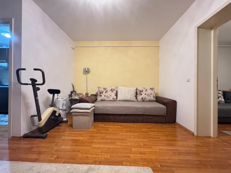De vanzare - Studio 40mp + boxa + loc de parcare - centrala proprie - Giulesti