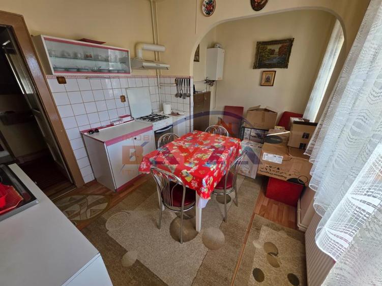 Apartament 3 camere, Centrul Vechi, Str. Teatrului, etaj 2/2, comision 0
